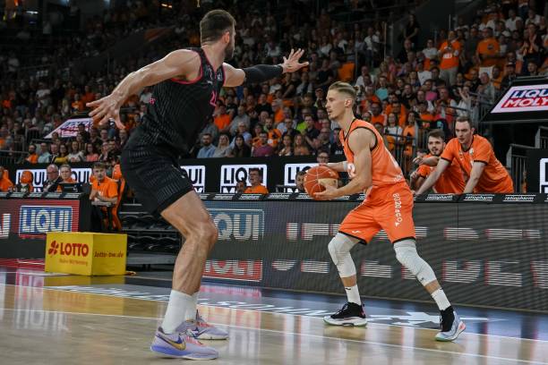 半决赛是一 半决赛是一