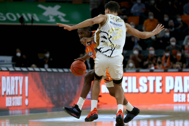 密集的中场 密集的中场